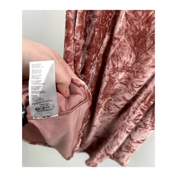 Kimchi Blue - Jill Velvet Mini Dress - Pink Size Medium - Urban Outfitters - Picture 9 of 10